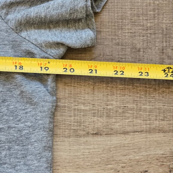 Torrid Gray T-Shirt, Size: 0 - Picture 4 of 9